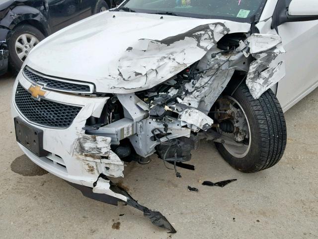 1G1PF5S95B7126718 - 2011 CHEVROLET CRUZE LT WHITE photo 9