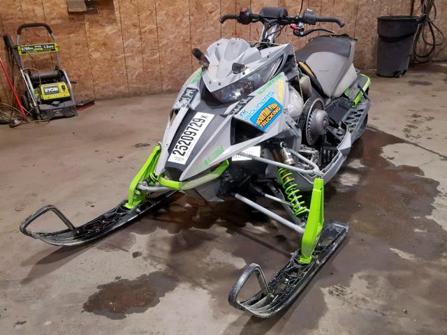 4UF17SNW4HT115261 - 2017 ARCT SNOWMOBILE GREEN photo 2