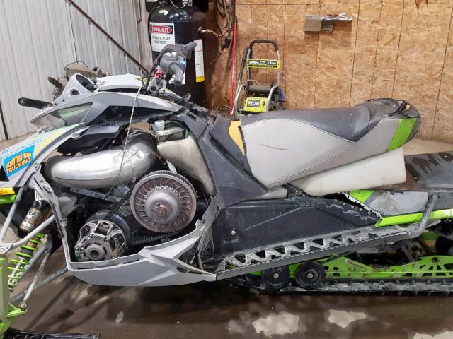 4UF17SNW4HT115261 - 2017 ARCT SNOWMOBILE GREEN photo 6