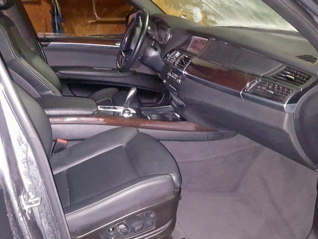 5UXZV8C53BL421922 - 2011 BMW X5 XDRIVE5 GRAY photo 5