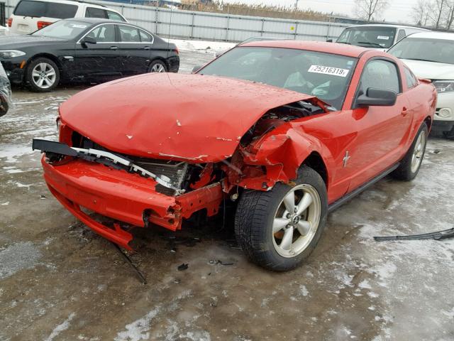 1ZVFT80NX75299342 - 2007 FORD MUSTANG RED photo 2
