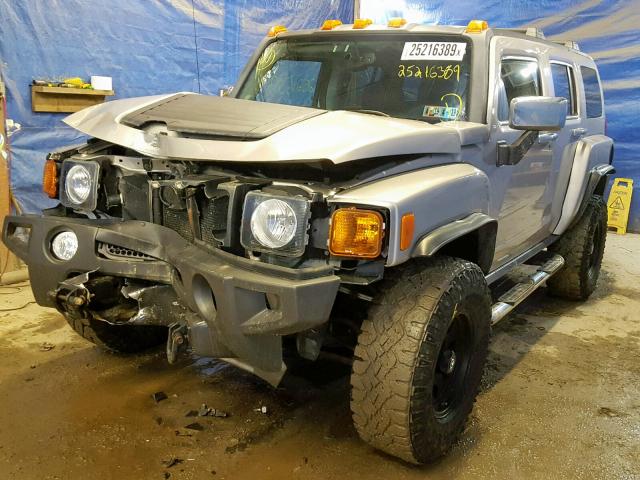 5GTDN13E178205721 - 2007 HUMMER H3 SILVER photo 2