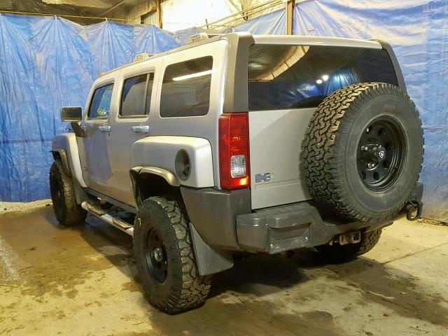 5GTDN13E178205721 - 2007 HUMMER H3 SILVER photo 3