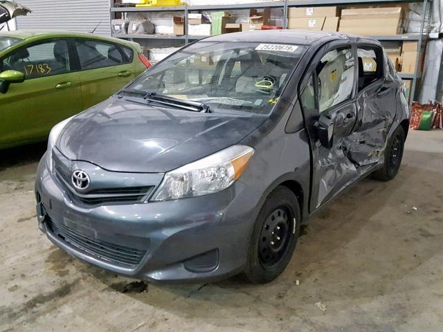 JTDKTUD37DD556283 - 2013 TOYOTA YARIS GRAY photo 2