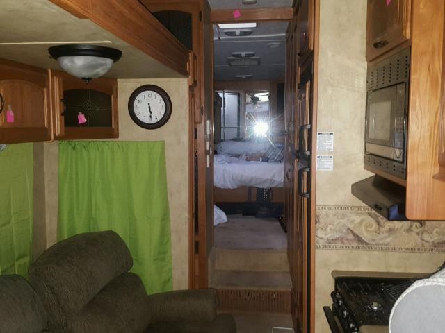 4YDF2952394700360 - 2009 KEYSTONE MONTANA WHITE photo 6