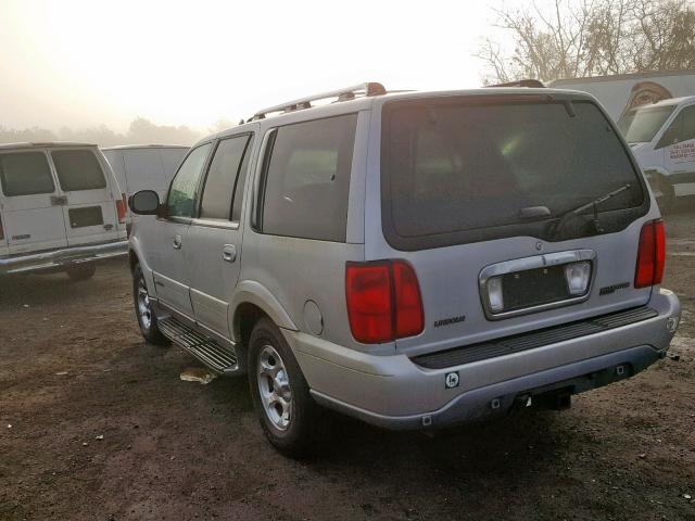 5LMFU28A9YLJ33348 - 2000 LINCOLN NAVIGATOR SILVER photo 3