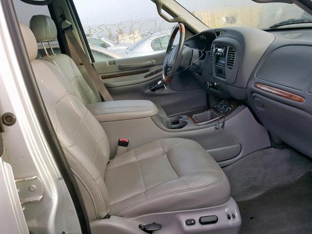 5LMFU28A9YLJ33348 - 2000 LINCOLN NAVIGATOR SILVER photo 5