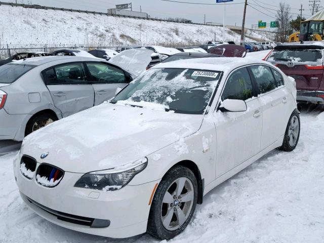 WBANV13558CZ53427 - 2008 BMW 528 XI WHITE photo 2