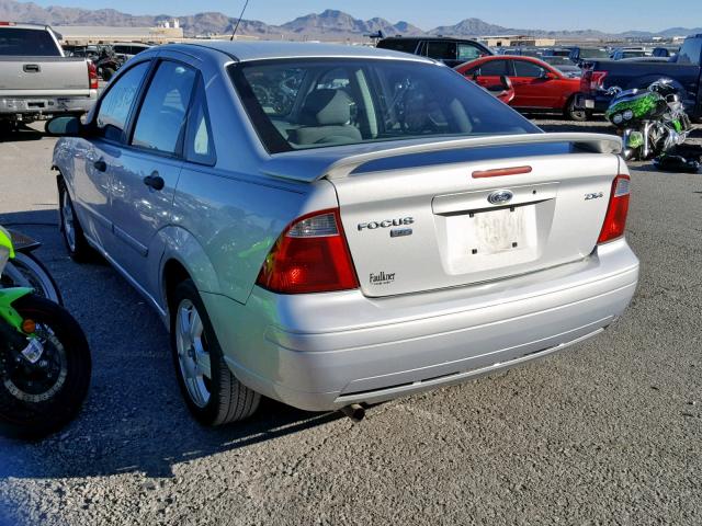 1FAFP34N15W276159 - 2005 FORD FOCUS ZX4 SILVER photo 3