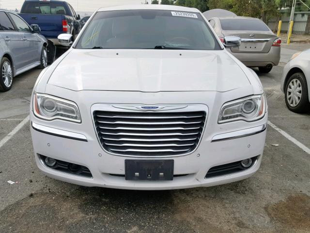 2C3CA5CG3BH518798 - 2011 CHRYSLER 300 LIMITE WHITE photo 9