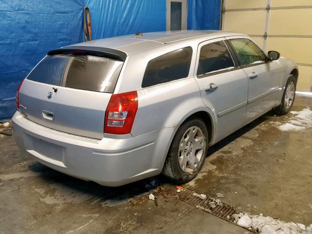 2D4FV48T55H565285 - 2005 DODGE MAGNUM SE SILVER photo 4