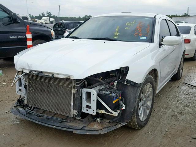 1C3BC1FB6BN549677 - 2011 CHRYSLER 200 TOURIN WHITE photo 2