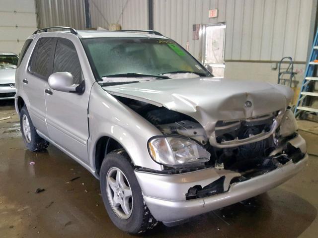 4JGAB54E9YA175592 - 2000 MERCEDES-BENZ ML 320 SILVER photo 1