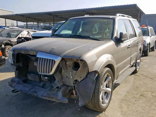 5LMFU27R14LJ23754 - 2004 LINCOLN NAVIGATOR 金色 照片 2