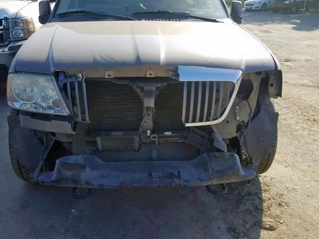 5LMFU27R14LJ23754 - 2004 LINCOLN NAVIGATOR 金色 照片 9