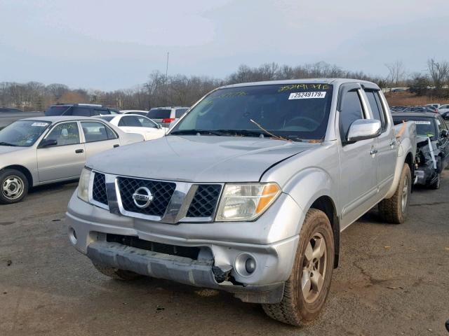 1N6AD07W25C439271 - 2005 NISSAN FRONTIER C SILVER photo 2