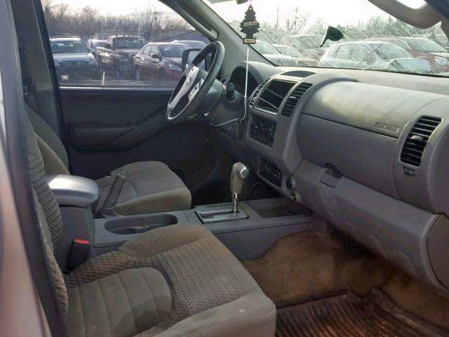 1N6AD07W25C439271 - 2005 NISSAN FRONTIER C SILVER photo 5