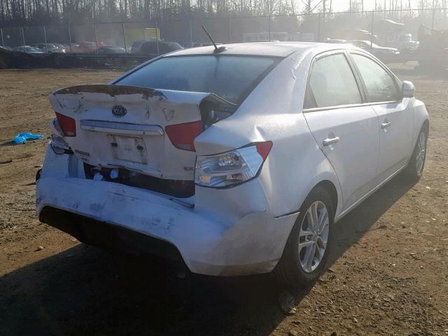 KNAFU4A2XB5406148 - 2011 KIA FORTE EX WHITE photo 4