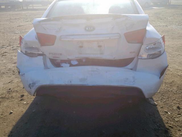 KNAFU4A2XB5406148 - 2011 KIA FORTE EX WHITE photo 9