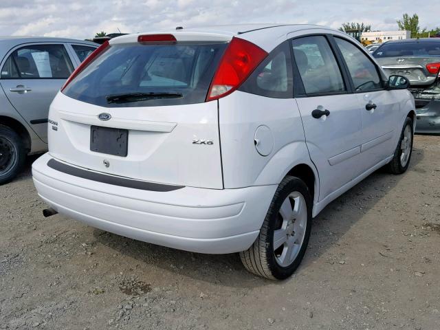 1FAFP37N66W166558 - 2006 FORD FOCUS ZX5 WHITE photo 4