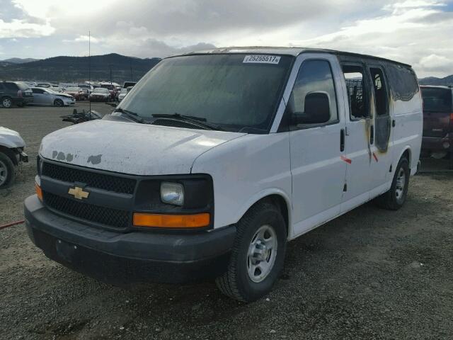 1GCFH15T861230870 - 2006 CHEVROLET EXPRESS G1 WHITE photo 2