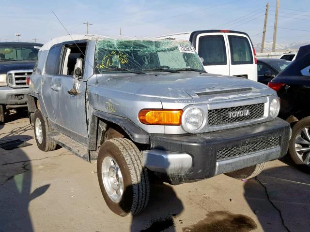 JTEBU11F970099106 - 2007 TOYOTA FJ CRUISER SILVER photo 1