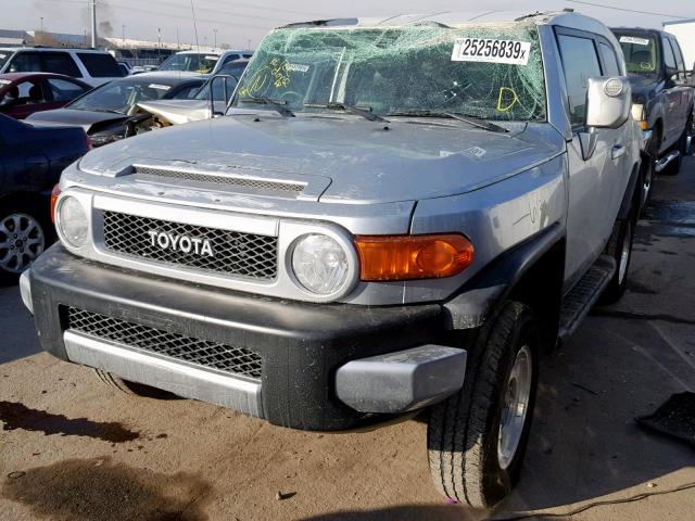 JTEBU11F970099106 - 2007 TOYOTA FJ CRUISER SILVER photo 2