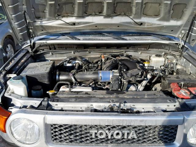 JTEBU11F970099106 - 2007 TOYOTA FJ CRUISER SILVER photo 7