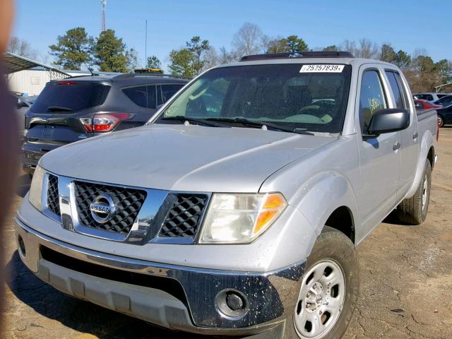 1N6AD07U67C425049 - 2007 NISSAN FRONTIER C SILVER photo 2