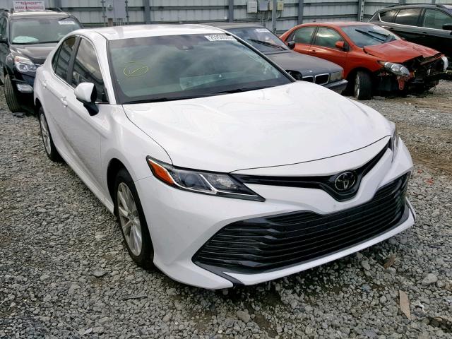 4T1B11HK9JU142063 - 2018 TOYOTA CAMRY L WHITE photo 1