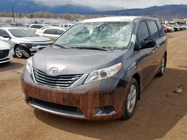 5TDZK3DC7DS289579 - 2013 TOYOTA SIENNA CREAM photo 2