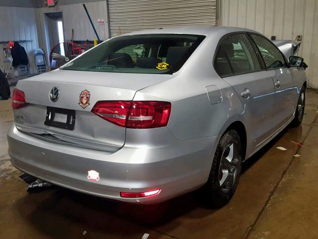3VW2K7AJ7FM423003 - 2015 VOLKSWAGEN JETTA BASE SILVER photo 4