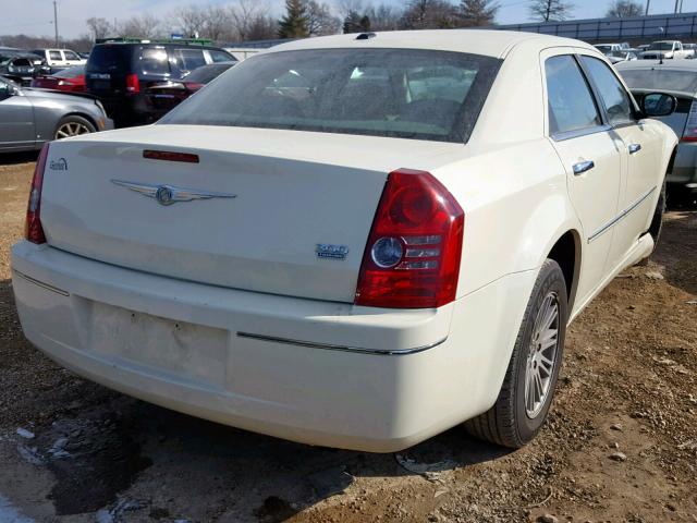 2C3CA1CVXAH320404 - 2010 CHRYSLER 300 TOURIN CREAM photo 4