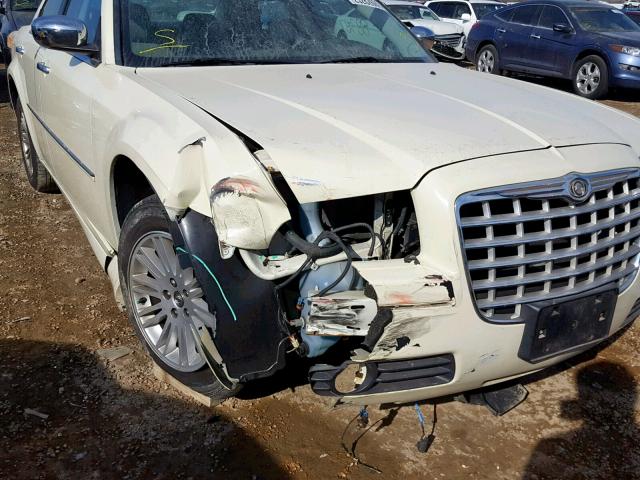 2C3CA1CVXAH320404 - 2010 CHRYSLER 300 TOURIN CREAM photo 9