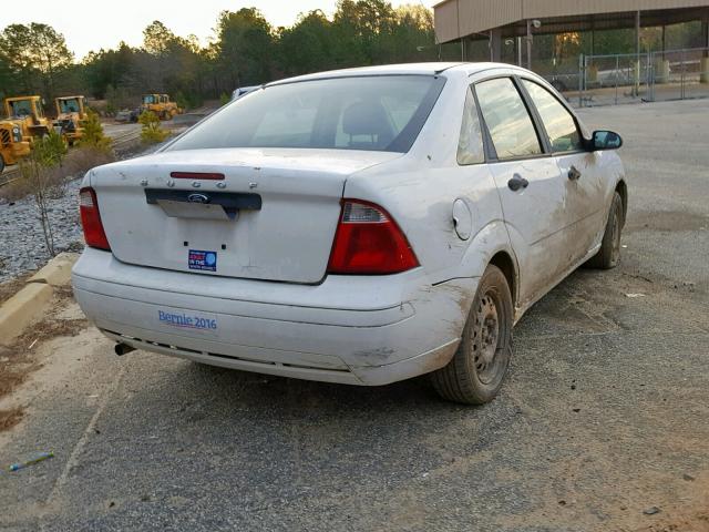 1FAFP34N87W246997 - 2007 FORD FOCUS ZX4 WHITE photo 4