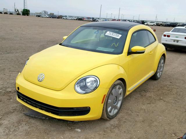 3VWJP7ATXCM609273 - 2012 VOLKSWAGEN BEETLE YELLOW photo 2