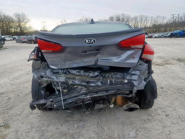 3KPFL4A77HE158486 - 2017 KIA FORTE LX GRAY photo 9