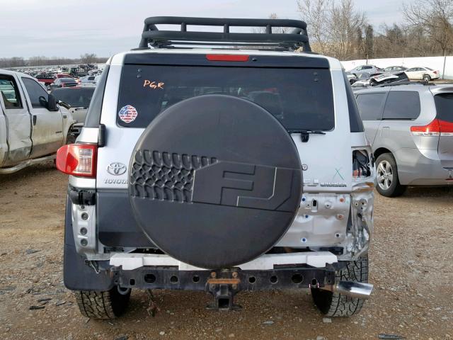 JTEBU11F570076020 - 2007 TOYOTA FJ CRUISER SILVER photo 9