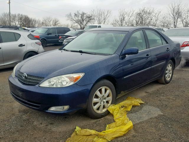 4T1BE30K73U258196 - 2003 TOYOTA CAMRY LE BLUE photo 2