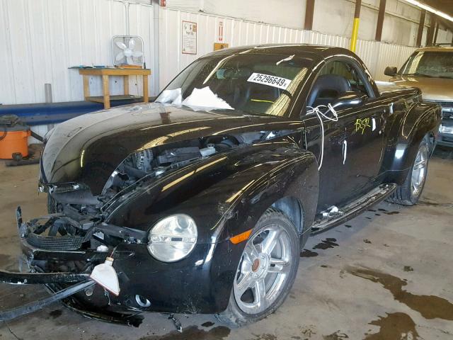 1GCES14P14B110871 - 2004 CHEVROLET SSR BLACK photo 2