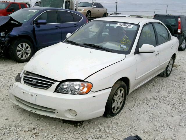 KNAFB121525134618 - 2002 KIA SPECTRA BA WHITE photo 2