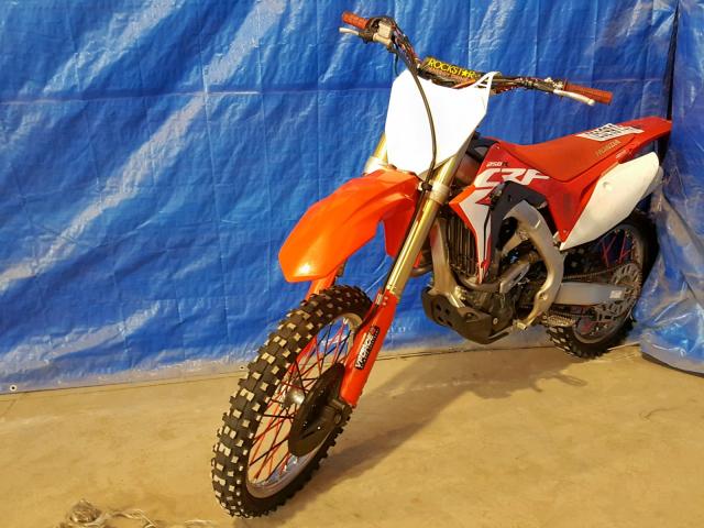 JH2ME1233JK001740 - 2018 HONDA CRF250 R RED photo 2