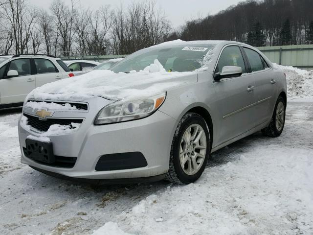 1G11D5SRXDF147701 - 2013 CHEVROLET MALIBU 1LT ვერცხლისფერი ფოტო 2