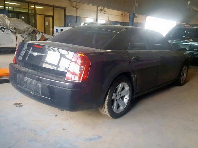 2C3KA43D39H615540 - 2009 CHRYSLER 300 LX BLACK photo 4