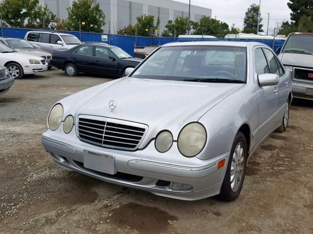 WDBJF65J31B370774 - 2001 MERCEDES-BENZ E 320 SILVER photo 2