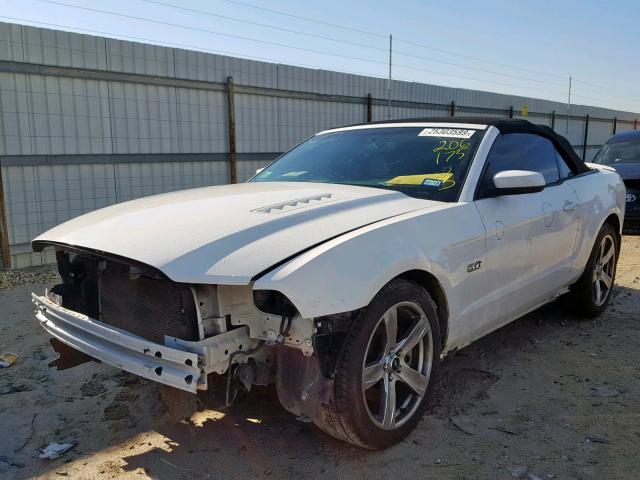 1ZVBP8FF5D5206175 - 2013 FORD MUSTANG GT WHITE photo 2