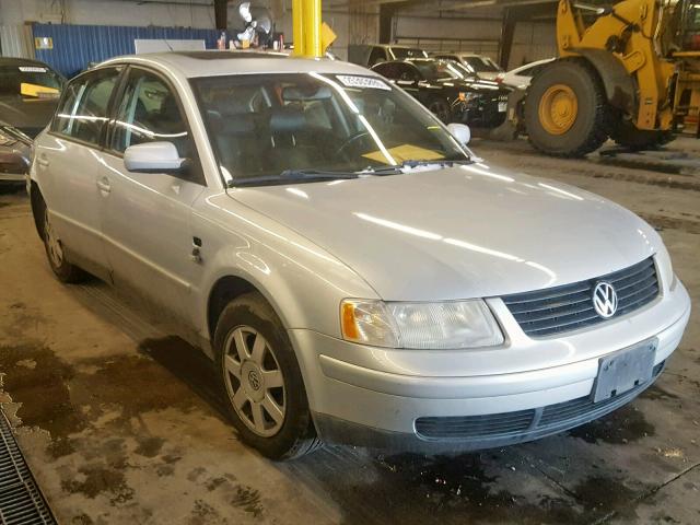 WVWPD63B0XE496112 - 1999 VOLKSWAGEN PASSAT GLX 银色 照片 1