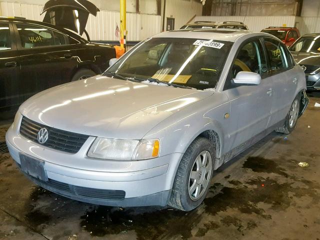 WVWPD63B0XE496112 - 1999 VOLKSWAGEN PASSAT GLX 银色 照片 2