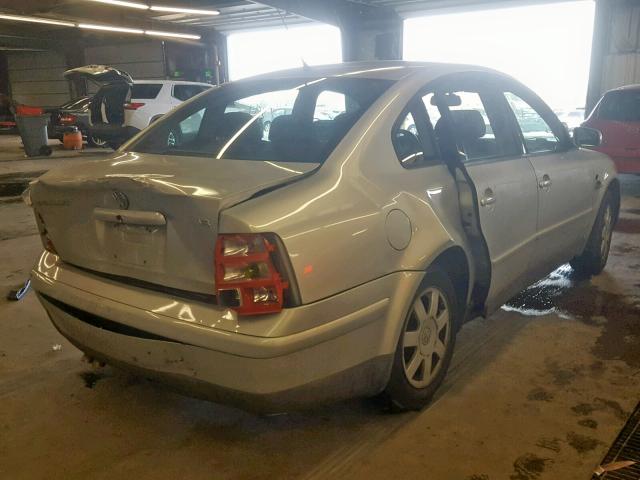 WVWPD63B0XE496112 - 1999 VOLKSWAGEN PASSAT GLX 银色 照片 4