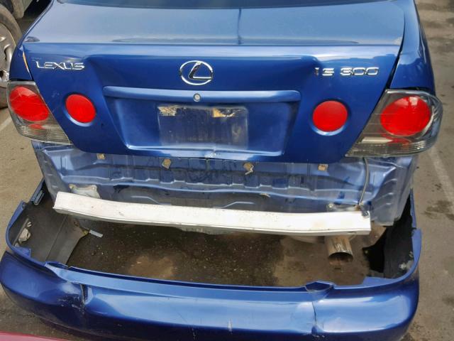 JTHBD192220038810 - 2002 LEXUS IS 300 BLUE photo 9